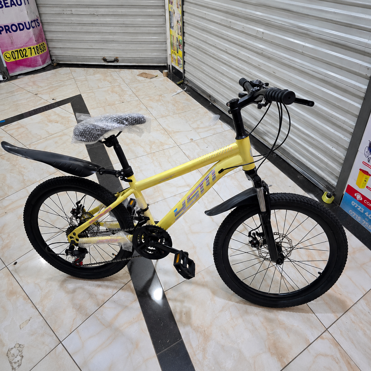 Mountain Bicycle Size 22 with 21 Speed, Front Suspension and Disc Brakes in Yellow