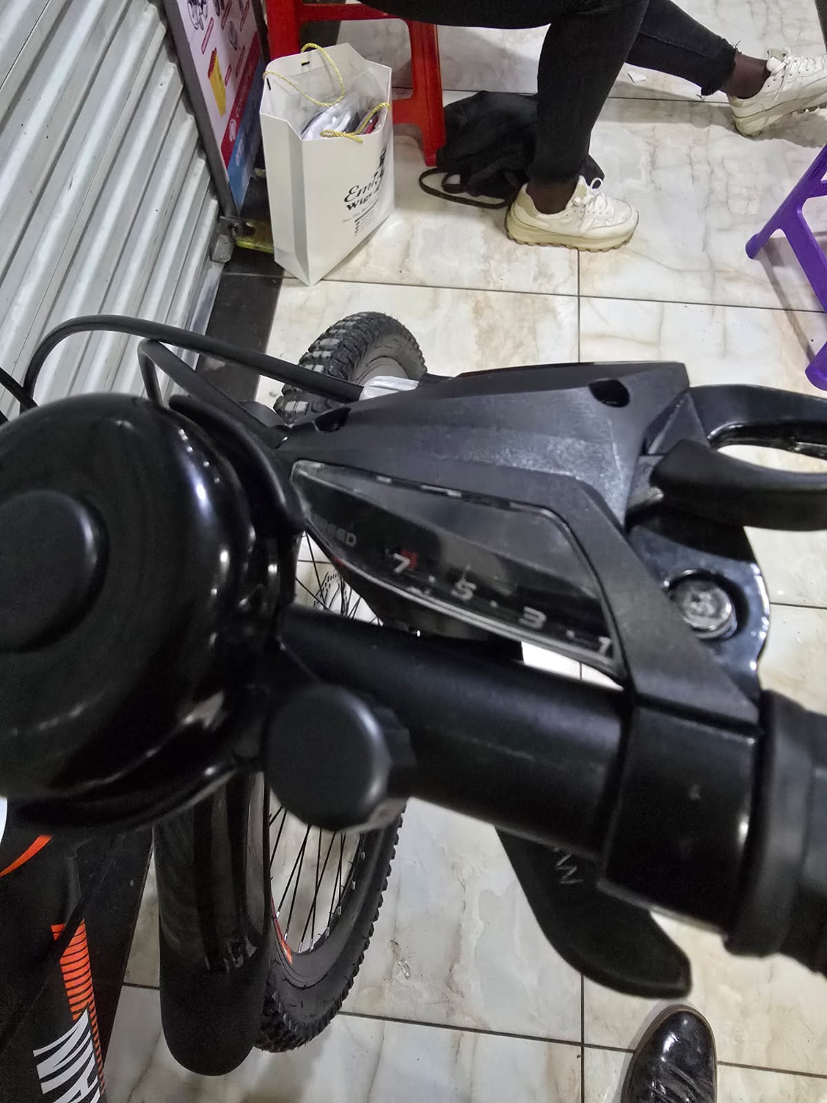 Rocky Mountain 29 Inch Mountain Bicycle 21-Speed with Front Suspension & Disc Brakes