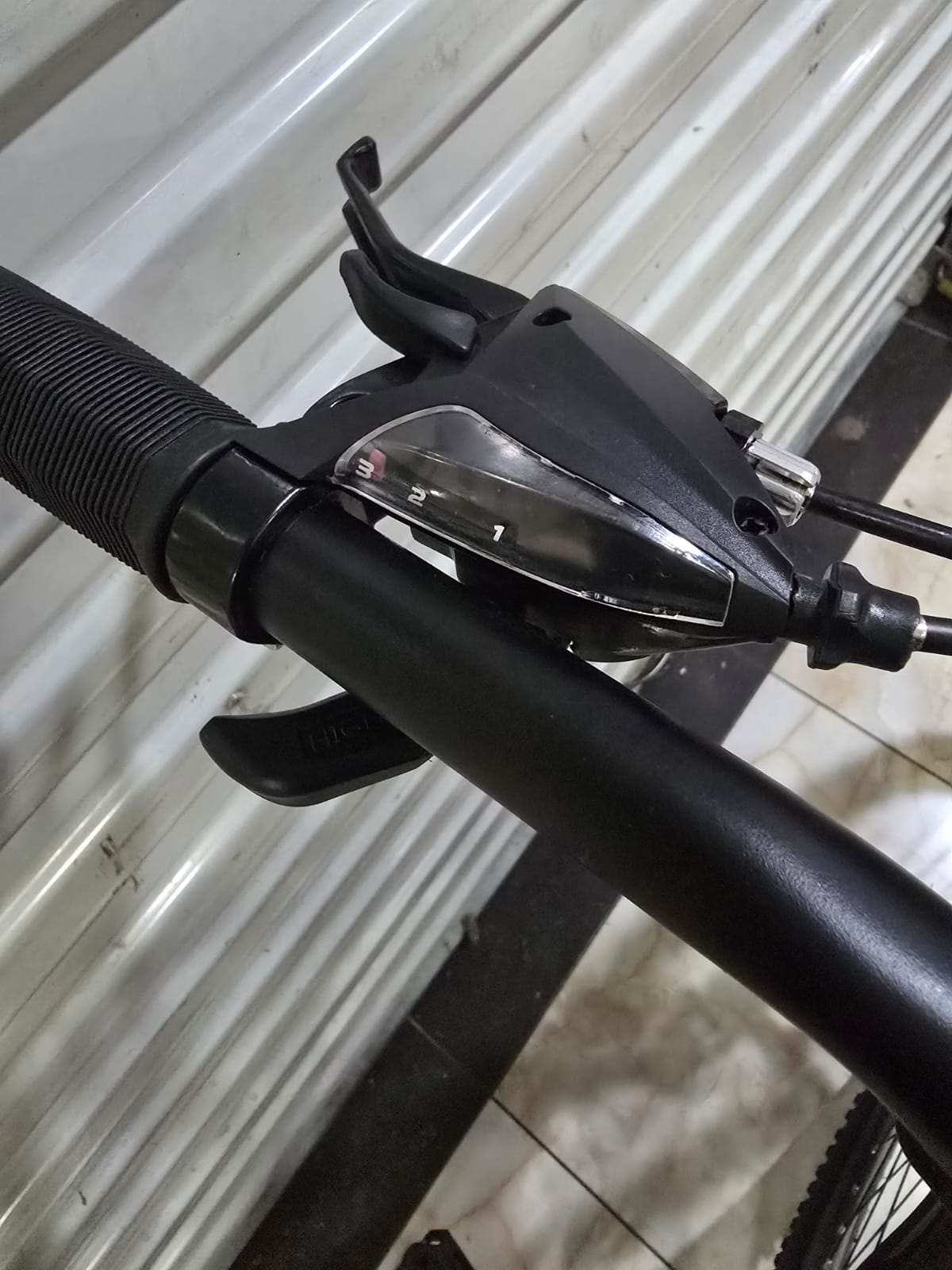 Rocky Mountain 29 Inch Mountain Bicycle 21-Speed with Front Suspension & Disc Brakes