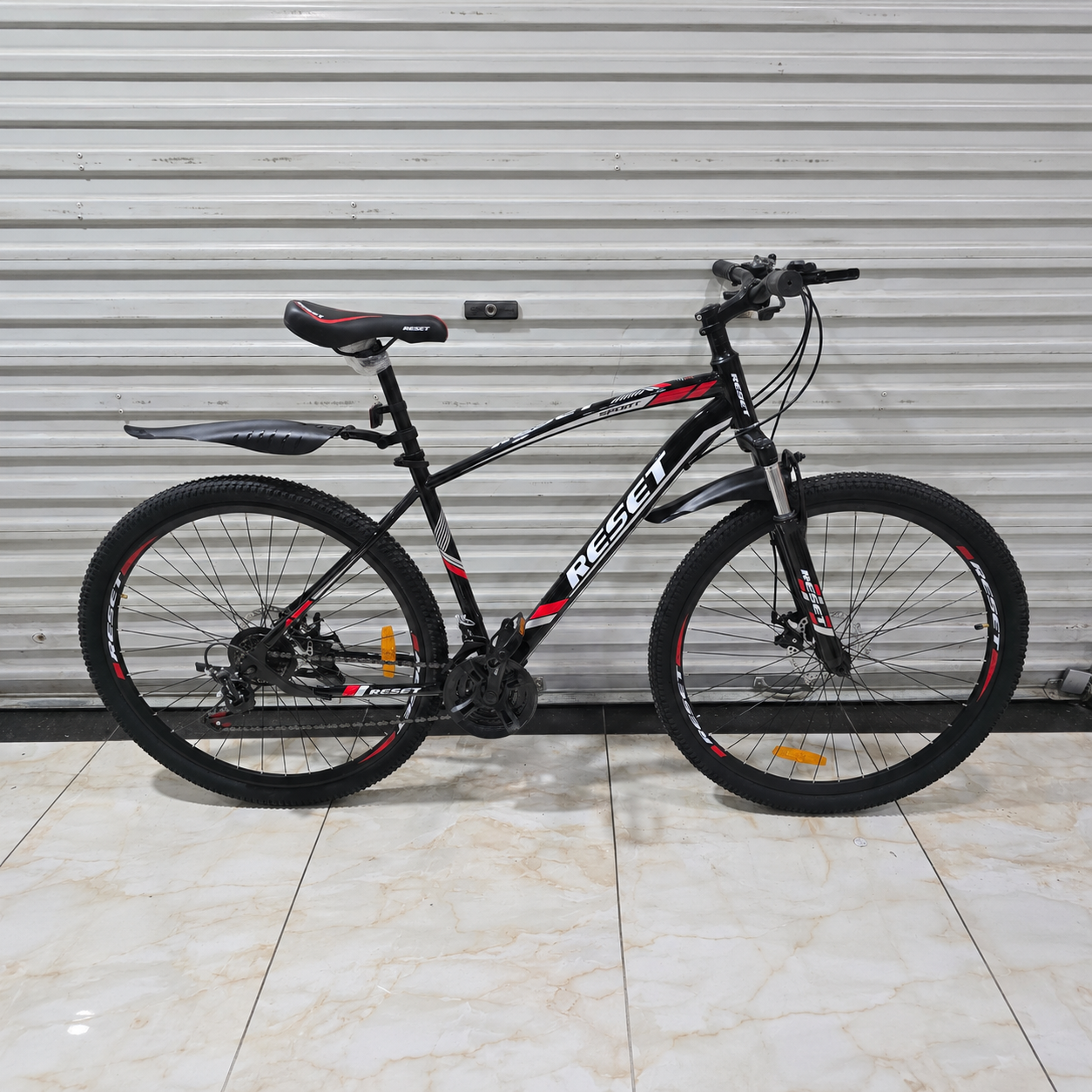 Reset Size 29 black mountain bike with front suspension