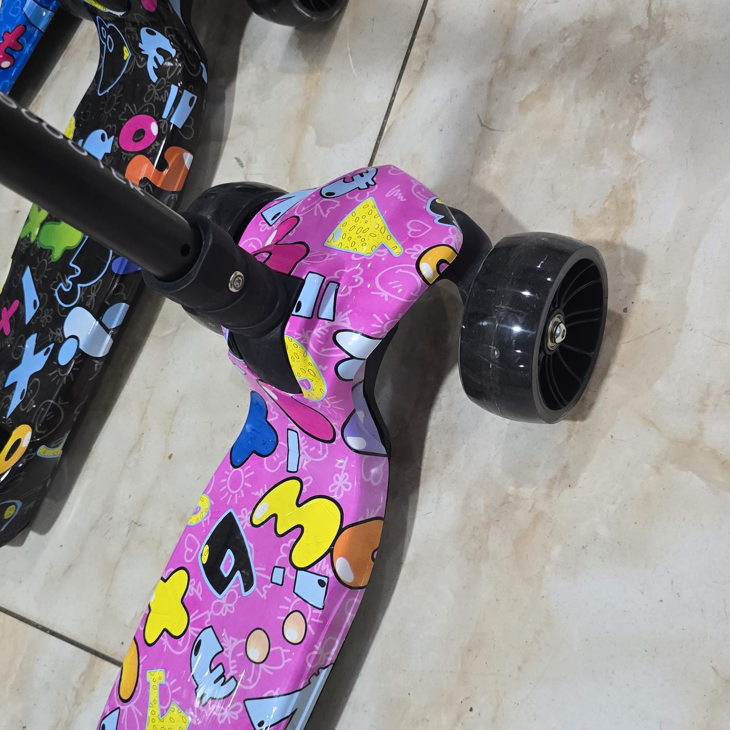 Kids Scooter Age 3–12 – Adjustable 3-Wheel Scooter with LED Wheels