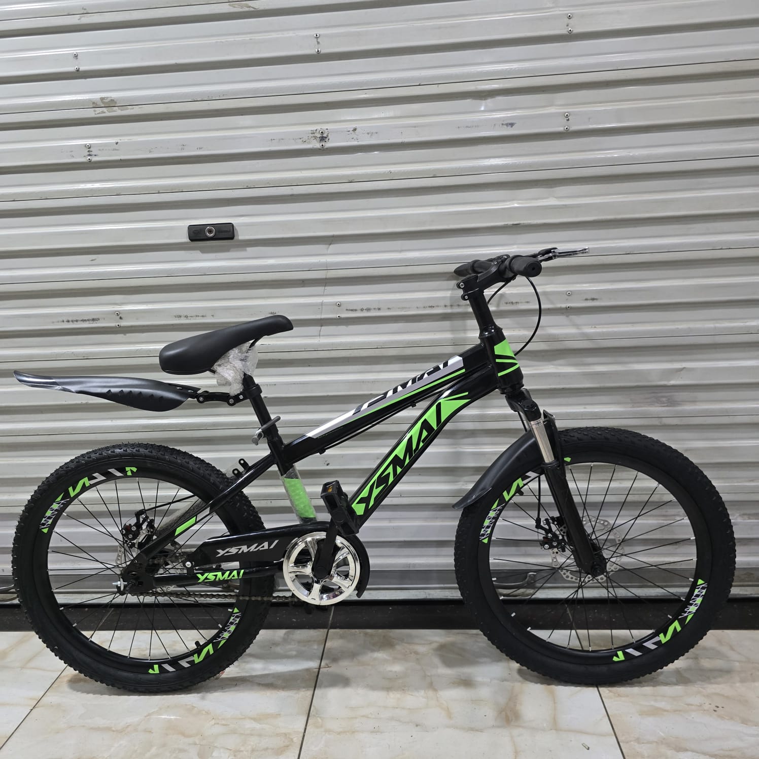 YSMAI 22-Inch Bicycle with Front Suspension & Disc Brakes No Gears