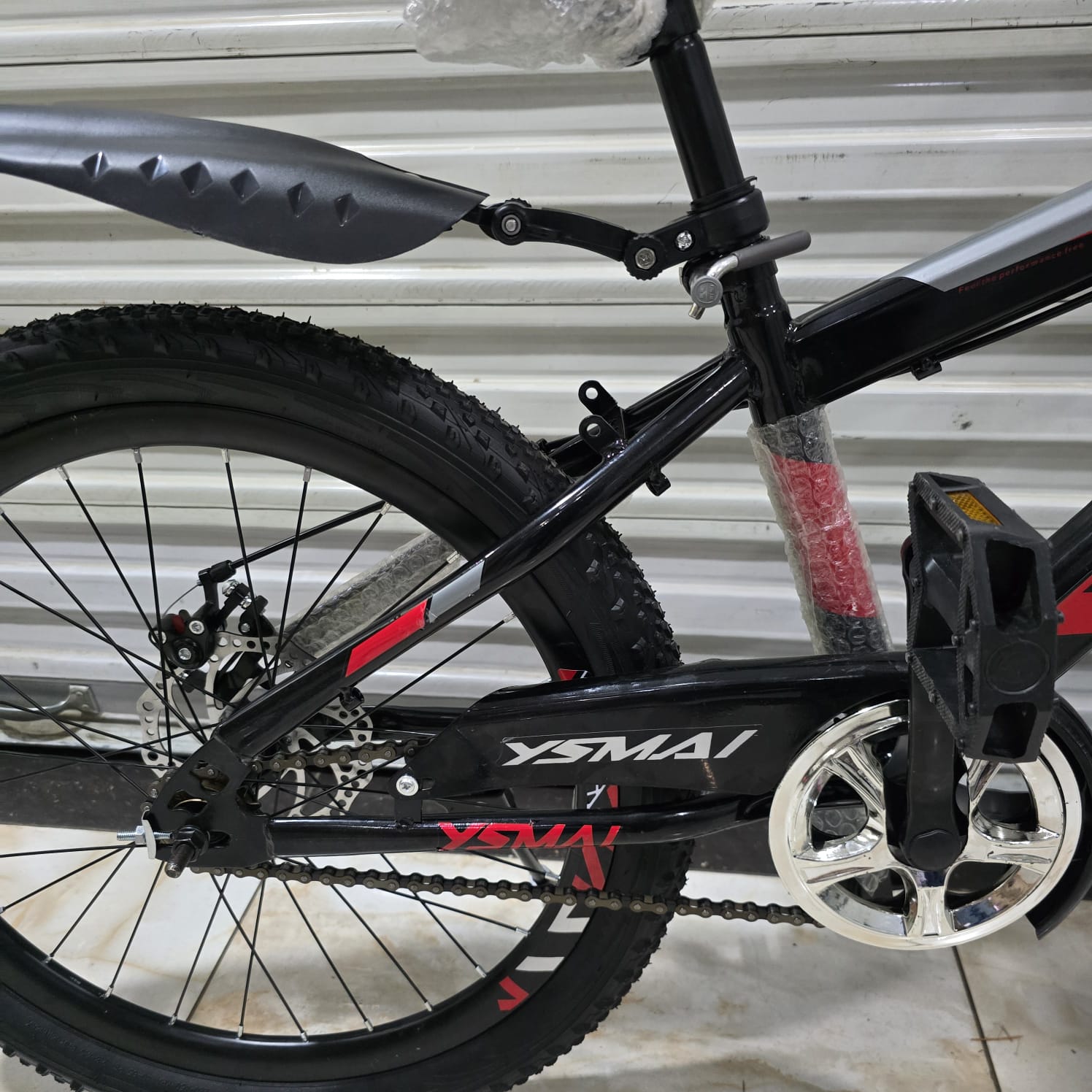YSMAI 22-Inch Bicycle with Front Suspension & Disc Brakes No Gears