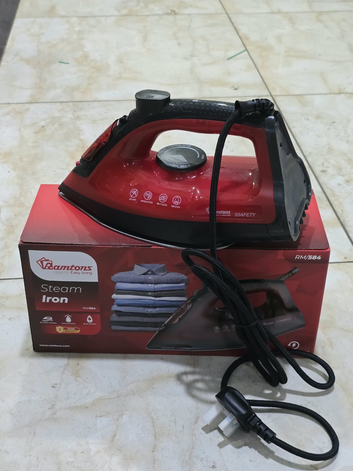 Ramtons RM/584 2400W Steam Iron with 320ml Water Tank & Non-Stick Soleplate